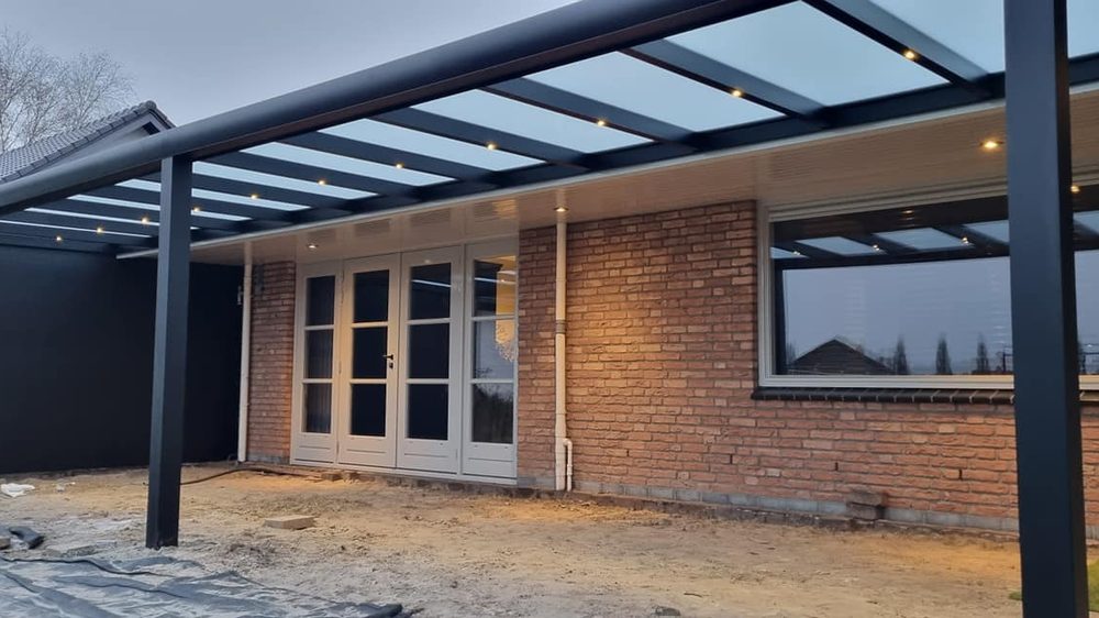 Aluminium veranda met sfeerverlichting