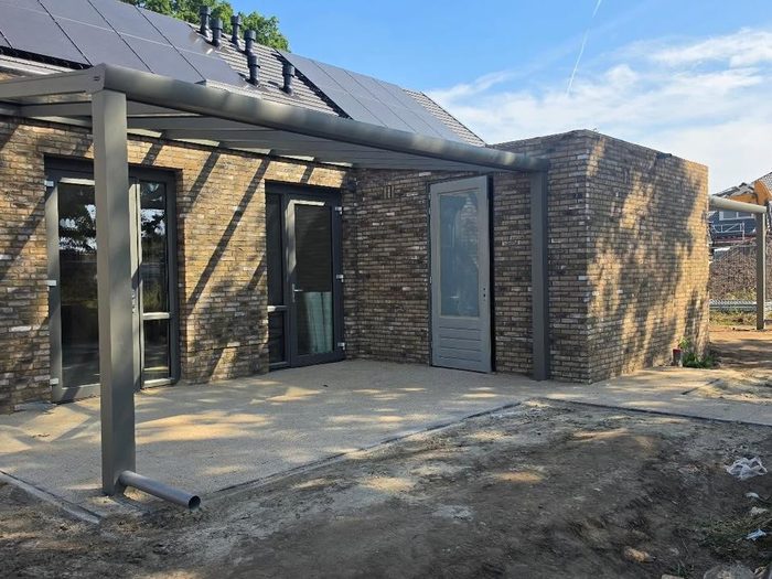 Monteurs van Bouwbedrijf Steevens aan het werk